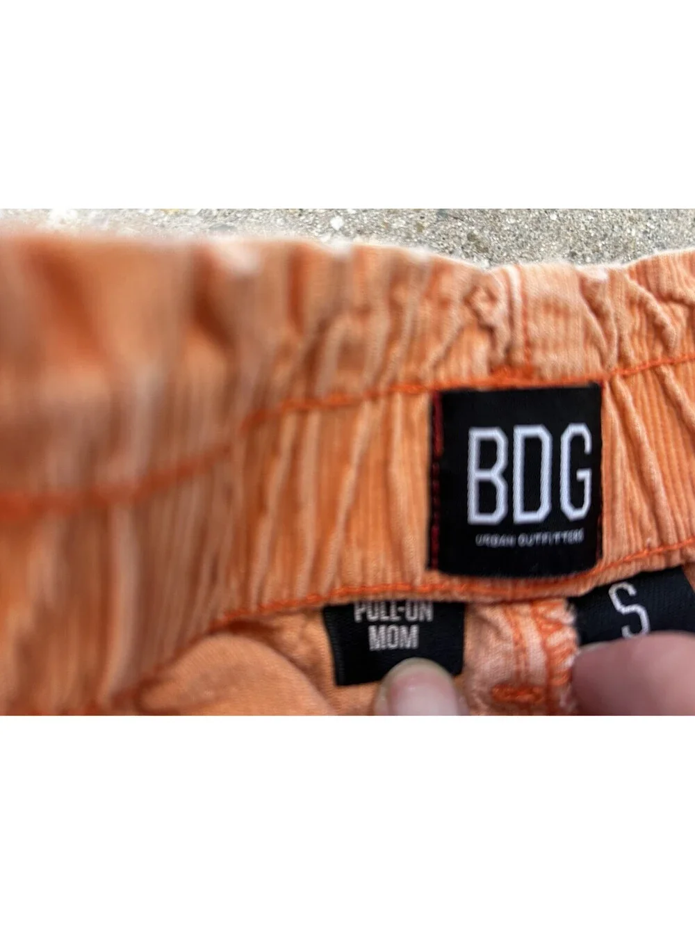 BDG Urban Outfitters Cut Off Shorts Pull on Mom Corduroy Orange Sz 22"W - Picture 7 of 10